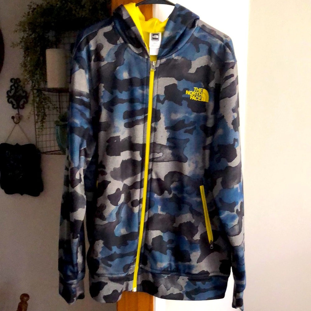 Men’s Northface Zip front Hoodie.